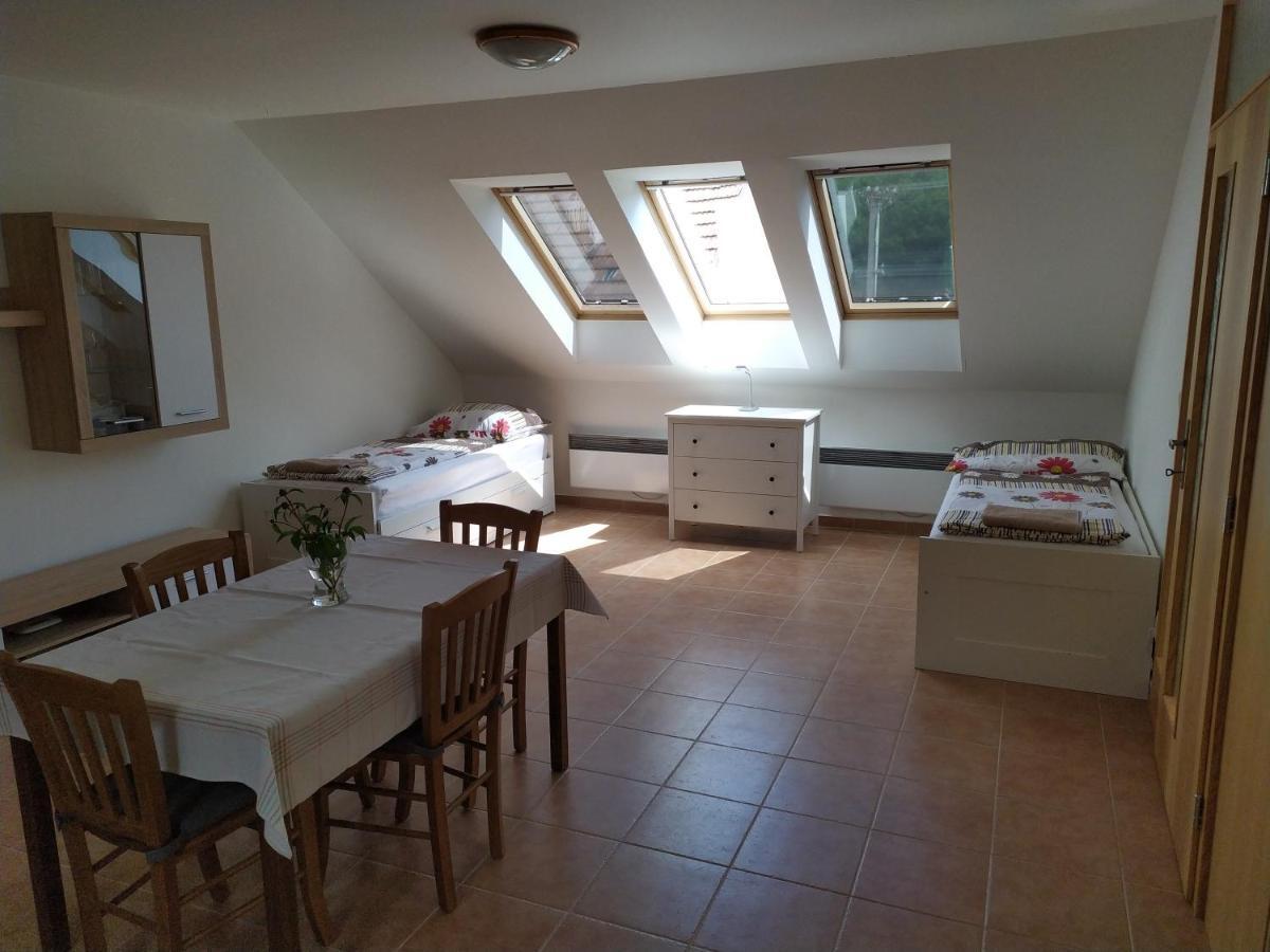 Apartment Koprivovi Němčičky Esterno foto